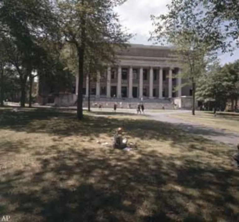 Doch-es-zieht-ihn-zurueck-an-die-Uni