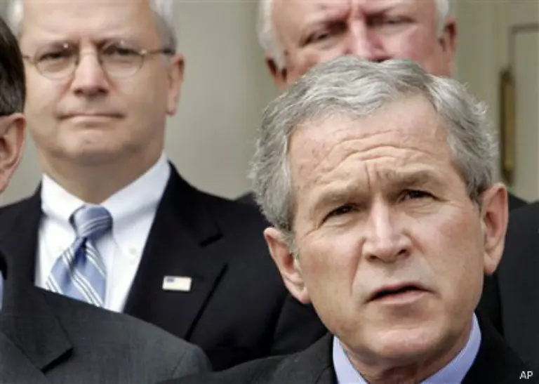 Doch-nun-steht-der-Senator-aus-Illinois-fuer-den-ersehnten-Wechsel-in-der-Politik-und-fuer-ein-neues-Amerika-dass-die-Agonie-und-Ablehnung-der-Bush-Jahre-hinter-sich-laesst