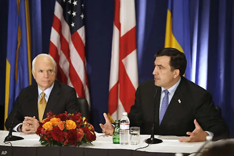 Lediglich-als-es-zum-Krieg-zwischen-Russland-und-Georgien-kam-schien-das-ploetzlich-wieder-McCain-zu-nutzen-dessen-Umfragewerte-sich-verbesserten