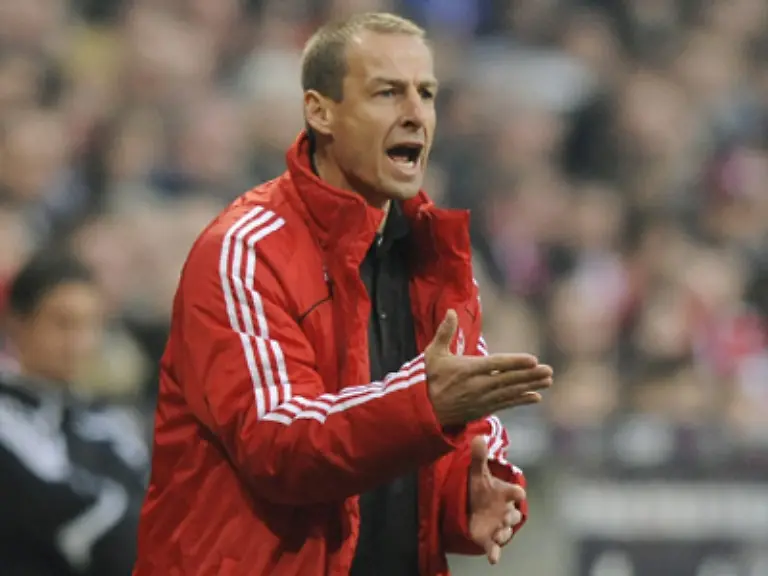 Bayern-Trainer-Juergen-Klinsmann-hatte-vor-dem-Spiel-die-taktische-Marschroute-ausgegeben-erstmal-hinten-sicher-stehen-und-sehen-was-der-Gegner-macht