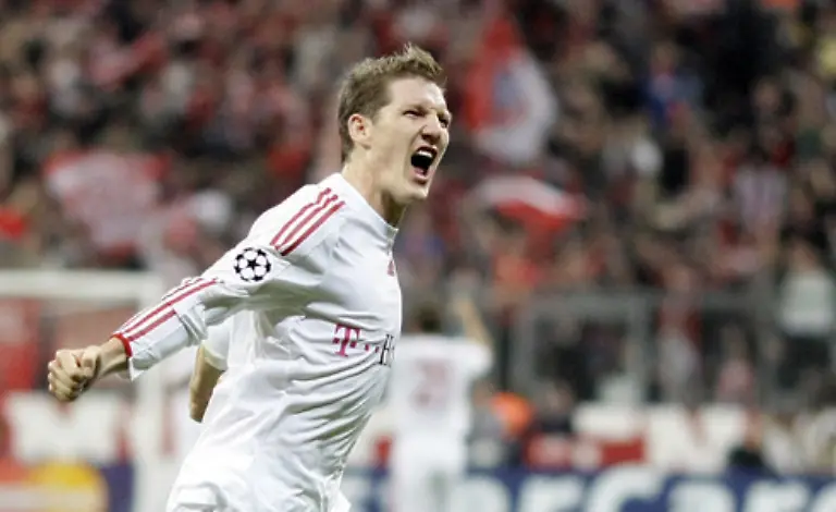 Fuenf-Minuten-vor-der-Halbzeitpause-eine-gute-Torchance-fuer-Schweinsteiger-der-schiesst-aber-aus-16-Metern-rechts-vorbei-Die-beste-Chance-fuer-die-Bayern-bisher-landet-im-Aussennetz