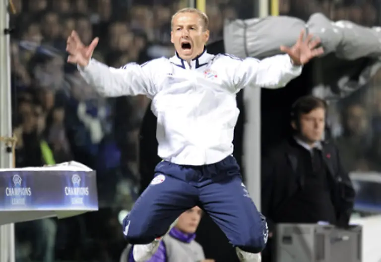 Und-von-Klinsmann-faellt-solch-eine-grosse-Last-ab-dass-er-gleich-in-die-Luft-geht