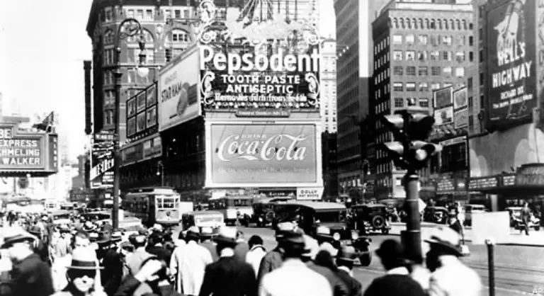 32-133-der-Erfindung-von-Coca-Cola-die-Zeit-der-Rockefellers-und-Carnegies-die-Zeit-des-grenzenlosen-Konsums