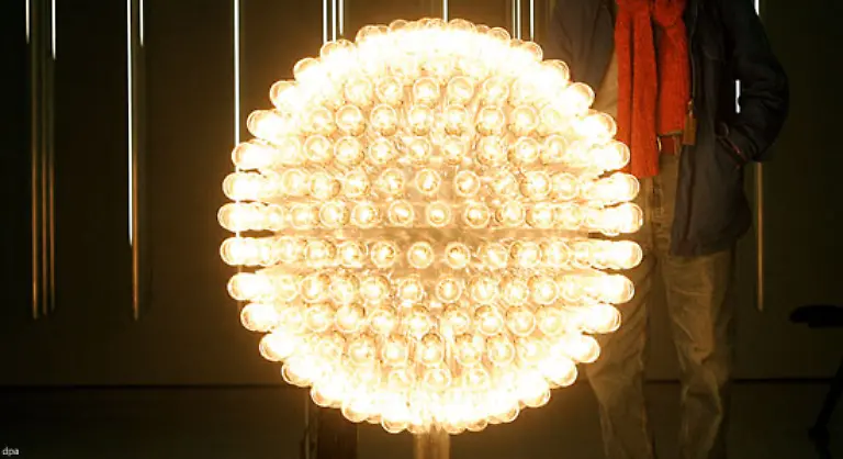 Viel-Geld-koennen-Sie-an-trueben-Tagen-auch-durch-die-richtige-Beleuchtung-sparen-Beleuchtung-macht-durchschnittlich-rund-acht-Prozent-der-Stromkosten-eines-Haushalts-aus