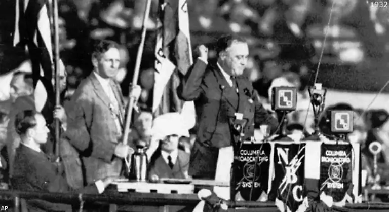 49-Auf-dem-Nominierungsparteitag-der-Demokraten-1932-verkuendet-Franklin-D-Roosevelt-a-new-deal-for-the-American-people-die-Karten-sollen-neu-verteilt-werden-jeder-soll-eine-Chance-bekommen