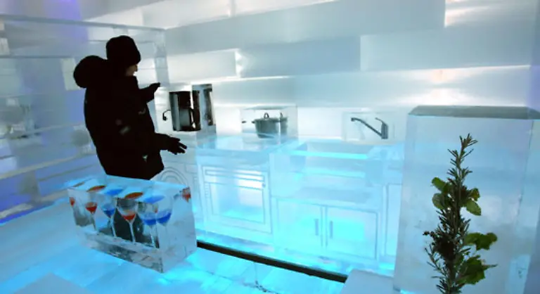 und-stellen-Sie-ihn-nach-Moeglichkeit-an-einen-kuehlen-Platz-keinesfalls-neben-Herd-oder-Heizung-Schuetzen-Sie-den-Schrank-notfalls-mit-Styroporplatten