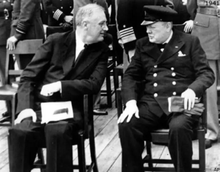 52-Roosevelt-ist-der-einzige-US-Praesident-der-mehr-als-zwei-Amtsperioden-regiert-Grund-ist-der-Ausbruch-des-Zweiten-Weltkriegs-Wie-im-Ersten-Weltkrieg-bleiben-die-USA-zunaechst-offiziell-neutral-unterstuetzen-vor-allem-Grossbritannien-aber-mit-Waffen-und-Krediten