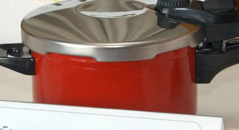 Ab-einer-Kochzeit-von-rund-20-Minuten-im-normalen-Topf-lohnt-ein-Schnellkochtopf-Der-ist-ein-Drittel-schneller-und-das-bei-einem-50-bis-70-Prozent-niedrigeren-Energiebedarf