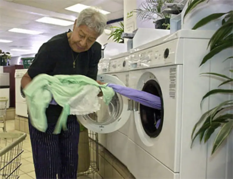 Die-wichtigste-Regel-lautet-daher-Waschen-Sie-nicht-zu-heiss-Vielerorts-herrscht-zwar-noch-der-Glaube-hoehere-Temperaturen-machten-Waesche-sauberer