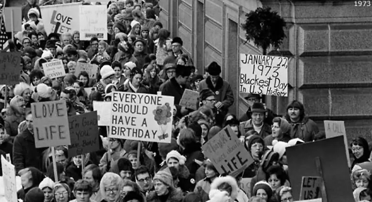 74-Aus-Sicht-der-Konservativen-hatte-der-Verfall-laengst-begonnen-Ihr-Kampf-gegen-das-liberale-Amerika-konzentriert-sich-seit-1973-auf-das-Thema-Abtreibung-In-diesem-Jahr-setzt-der-Oberste-Gerichtshof-im-Fall-Roe-vs-Wade-das-Recht-auf-Abtreibungen-durch