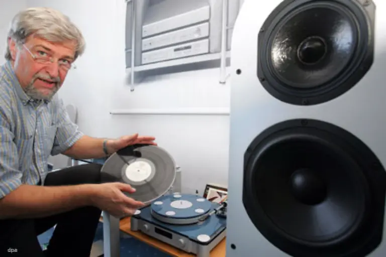 Bei-Privathaushalten-macht-dies-oft-ein-Zehntel-der-Stromrechnung-aus-einen-Durchschnittshaushalt-kostet-dies-jedes-Jahr-75-bis-150-Euro-Allein-ein-Videorecorder-kann-so-leicht-20-Euro-im-Jahr-kosten