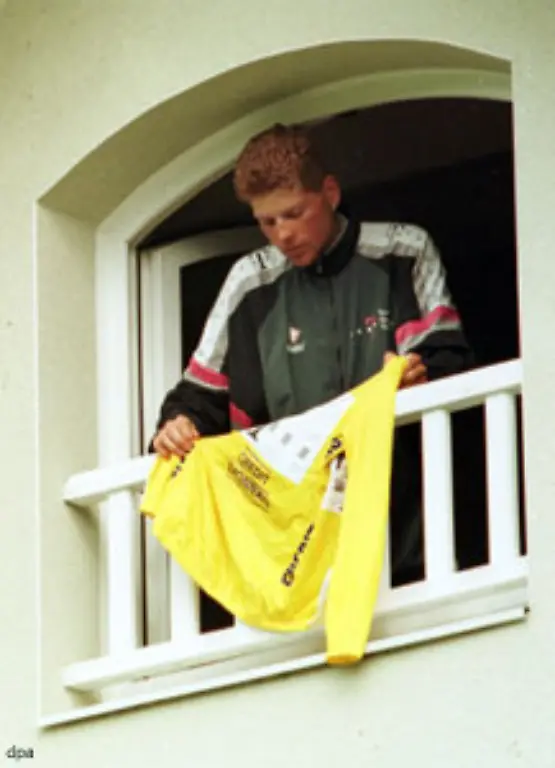 Auch-beim-Lueften-laesst-sich-viel-sparen-Heizung-ganz-runter-und-Fenster-weit-auf-So-wird-im-Winter-in-vier-bis-sechs-Minuten-die-komplette-Raumluft-einer-75-Quadratmeter-Wohnung-ausgetauscht-und-die-Waende-verlieren-nur-wenig-Waerme