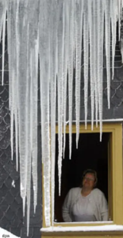 Zu-Beginn-der-Heizperiode-sollten-Sie-zudem-die-Heizkoerper-entlueften-damit-sie-effizient-arbeiten