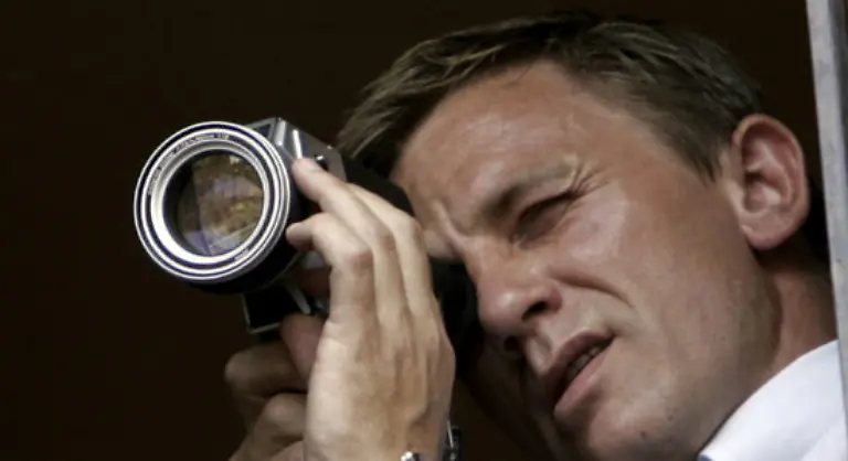 Zum-ersten-Mal-in-der-Geschichte-der-Bond-Filmmusik-gibt-es-ein-Duett