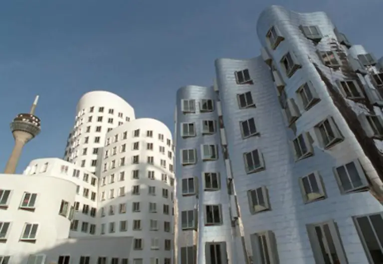 Die-meisten-offenen-Immobilienfonds-haben-die-Krisen-der-letzten-Jahre-trotz-mancher-vorruebergehender-Schliessungen-relativ-unbeschadet-ueberstanden-und-dabei-verlaessliche-Renditen-erwirtschaftet