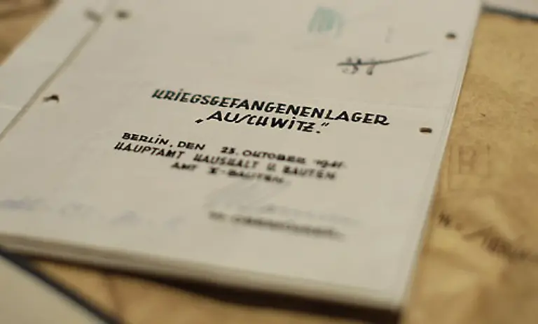 Mehr-als-63-Jahre-nach-Kriegsende-sind-die-Original-Bauplaene-fuer-das-Vernichtungslager-Auschwitz-und-andere-nationalsozialistische-Konzentrationslager-aufgetaucht
