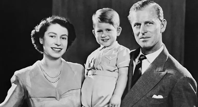 Der-Prinz-sprach-von-einer-eher-ungluecklichen-Kindheit