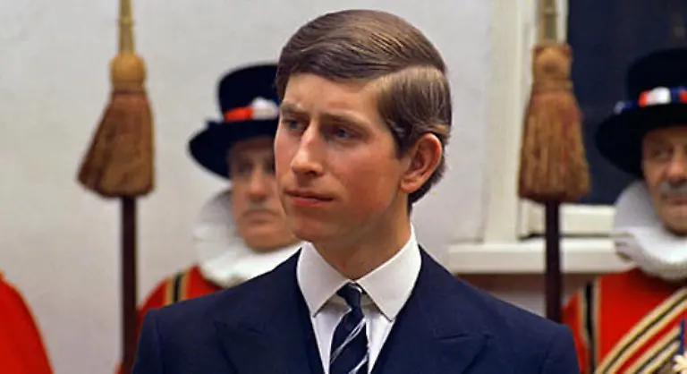 Auch-auf-der-Universitaet-in-Cambridge-war-er-als-Student-der-Archaeologie-und-Anthropologie-Objekt-der-Neugierde