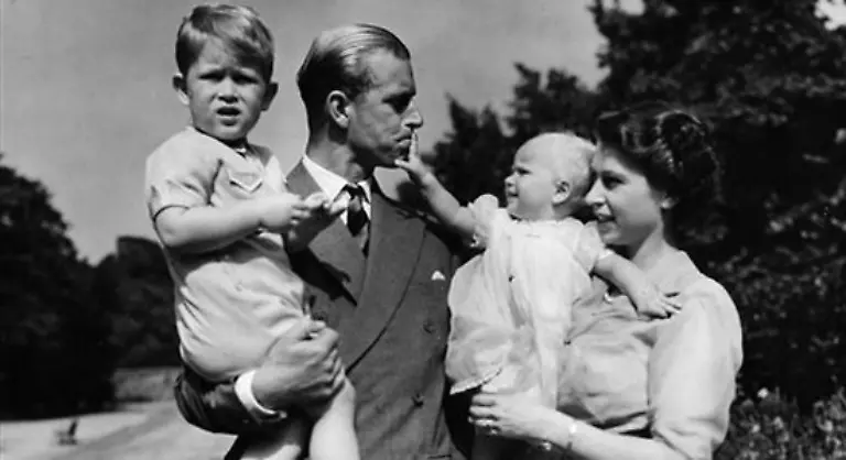 bedrueckte-Charles-wie-er-zum-Unmut-seiner-Eltern-mehrmals-oeffentlich-bekannte