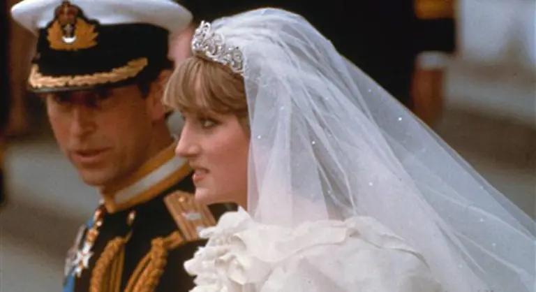 Als-das-Paar-1981-vor-den-Augen-eines-Millionenpublikums-heiratete-war-die-Euphorie-gross