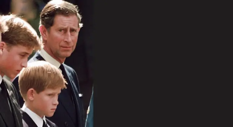 Nach-dem-toedlichen-Autounfall-im-August-1997-eilte-Charles-nach-Paris-um-seine-tote-Ex-Frau-nach-Hause-zu-geleiten