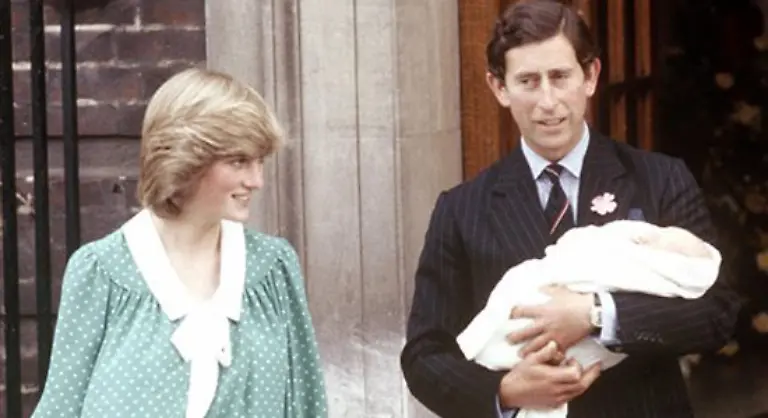 Als-alleinerziehender-Vater-kuemmerte-er-sich-liebevoll-um-die-beiden-Soehne-William