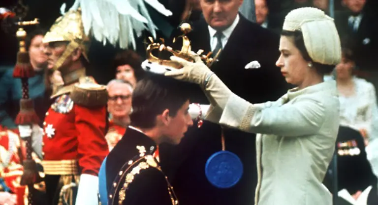 So-schreibt-die-Journalistin-Emma-Soames-Niemand-wird-ernsthaft-die-laecherliche-Idee-unterstuetzen-die-Verfassung-zu-aendern-um-einen-Mann-zu-uebergehen-der-sich-sein-Leben-lang-auf-die-Rolle-vorbereitet-hat