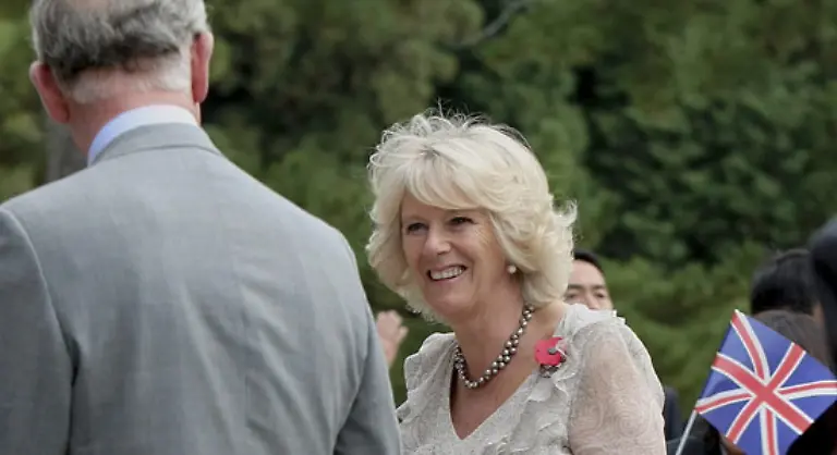 Nach-einem-5-Gaenge-Dinner-gibt-es-noch-einen-musikalischen-Leckerbissen-Rod-Stewart-spielt-auf