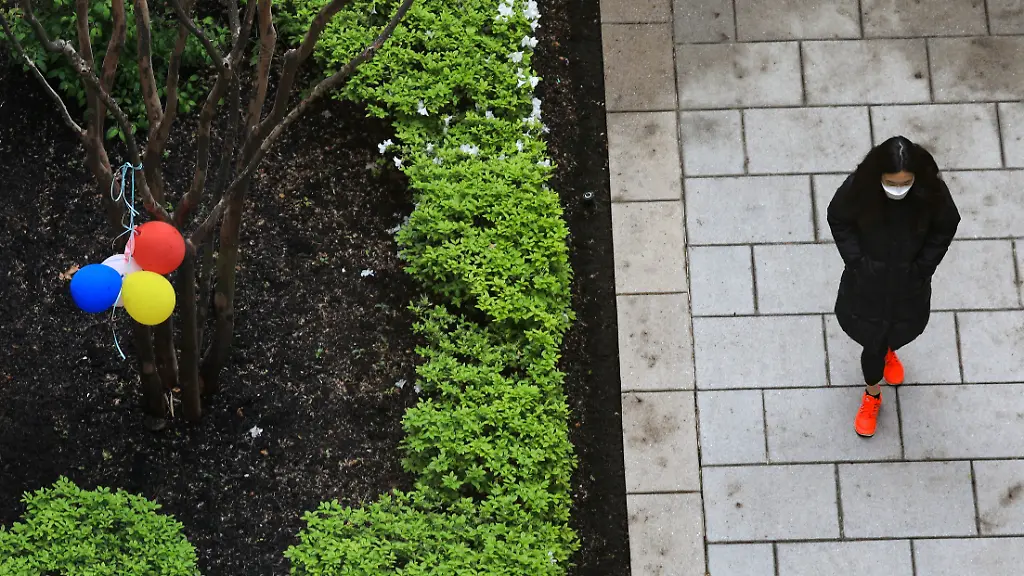 2020-04-24T000000Z-1230428014-RC26BG9JXS5L-RTRMADP-3-HEALTH-CORONAVIRUS-USA