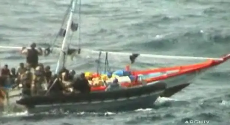 Doch-der-Seeweg-vor-Somalia-ist-weltwirtschaftlich-von-grosser-Bedeutung-da-er-zum-Suez-Kanal-fuehrt