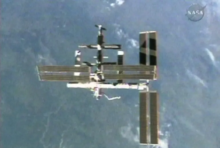 So-wuchs-der-Weltraumstuetzpunkt-bis-zu-seinem-Jubilaeum-auf-die-Groesse-eines-Fussballfeldes-an-Weitere-Anbauten-sind-bis-2010-geplant