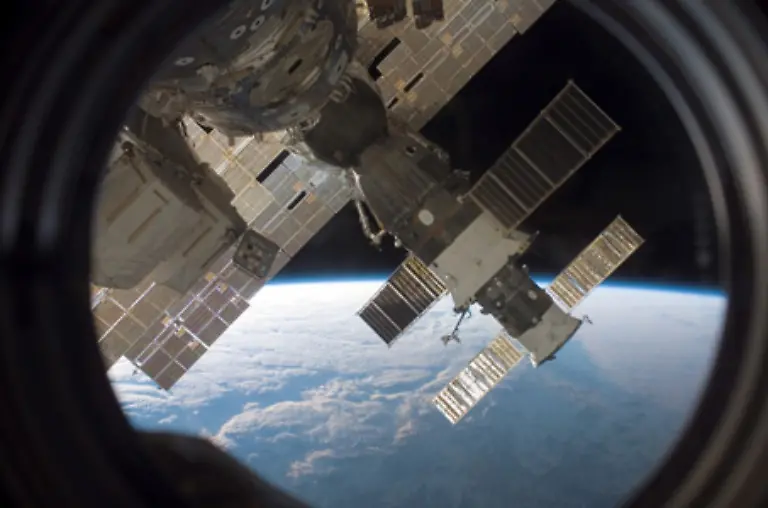 Ein-grosser-Teil-der-gewonnenen-Solarenergie-wird-sofort-verbraucht-der-Rest-in-Akkus-gespeichert-So-ist-eine-gleichmaessige-Stromversorgung-gewaehrleistet