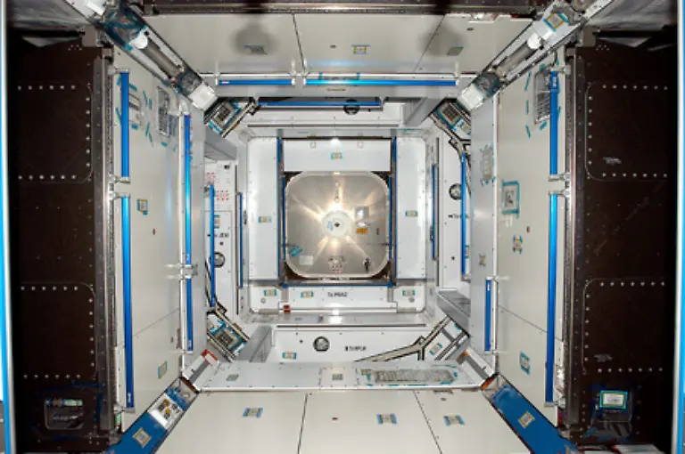 Wissenschaftliche-Ergebnisse-wie-die-aus-der-ISS-seien-nirgendwo-sonst-zu-bekommen-Wissenschaftler-halten-dagegen-und-sehen-in-der-ISS-eine-Aussenstelle-von-tausenden-internationalen-Laboren-in-der-Schwerelosigkeit