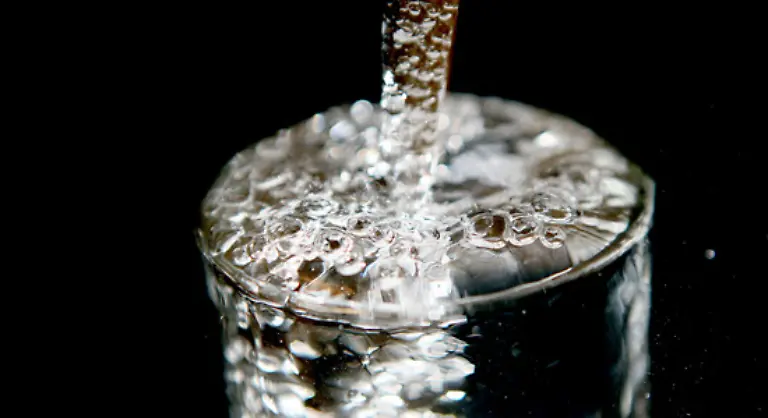 Ausserdem-soll-mit-Hilfe-einer-neuen-Technik-an-Bord-Urin-wieder-in-Wasser-umgewandelt-werden-So-kann-Wasser-gespart-werden