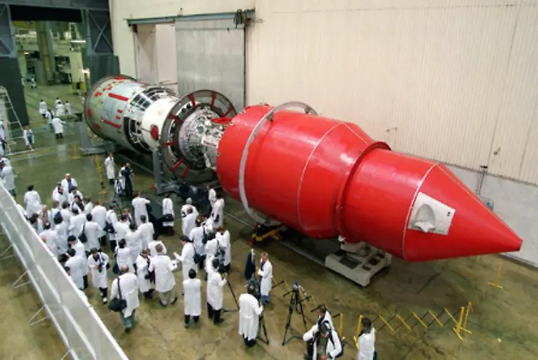 Die-Versorgung-der-Besatzung-der-Raumstation-ist-aufwaendig-und-teuer-Bis-Maerz-2008-wurde-sie-ausschliesslich-von-russischen-Progress-Frachtern-und