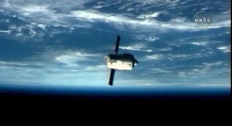 Im-April-2008-wurde-die-Versorgung-erstmals-durch-den-europaeischen-Weltraumfrachter-Jules-Verne-uebernommen