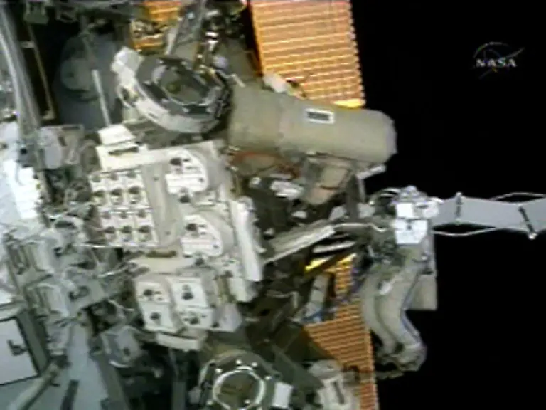 Das-Gesamtgewicht-der-Station-soll-nach-Anbau-aller-Module-in-zwei-Jahren-von-300-auf-450-steigen-Erst-dann-waere-die-ISS-in-ihrem-endgueltigen-Betriebszustand