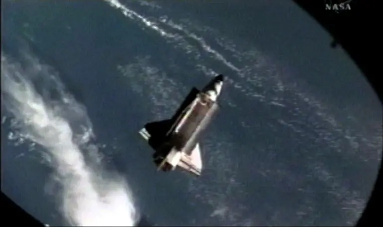 Allerdings-warten-schon-neue-Probleme-Die-NASA-will-bis-2010-alle-Weltraum-Shuttles-stilllegen-Das-Nachfolgesystem-Orion-steht-jedoch-fruehstens-2015-zur-Verfuegung