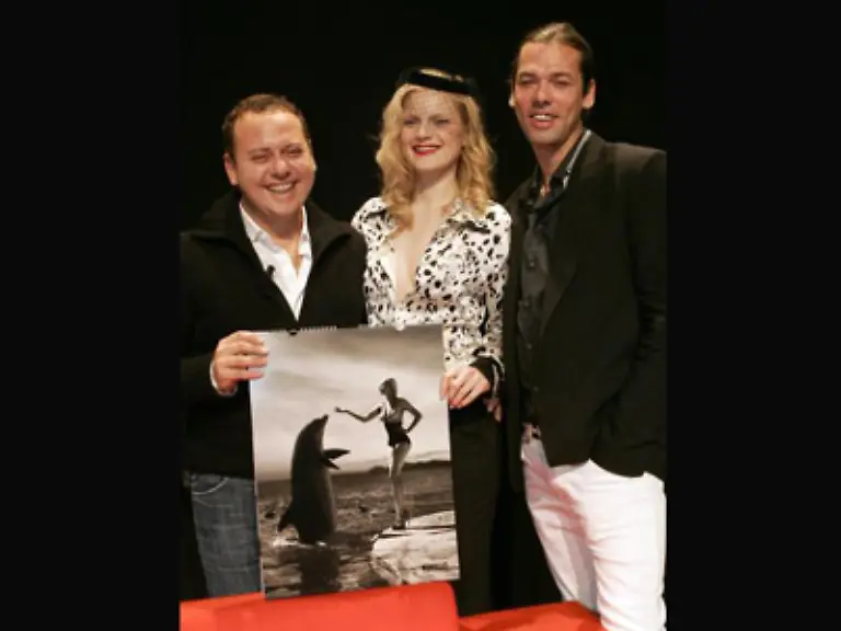Der-Pirelli-Kalender-2006-wurde-von-dem-anglo-tuerkischen-Duo-Mert-Alas-und-Marcus-Piggot-fotografiert