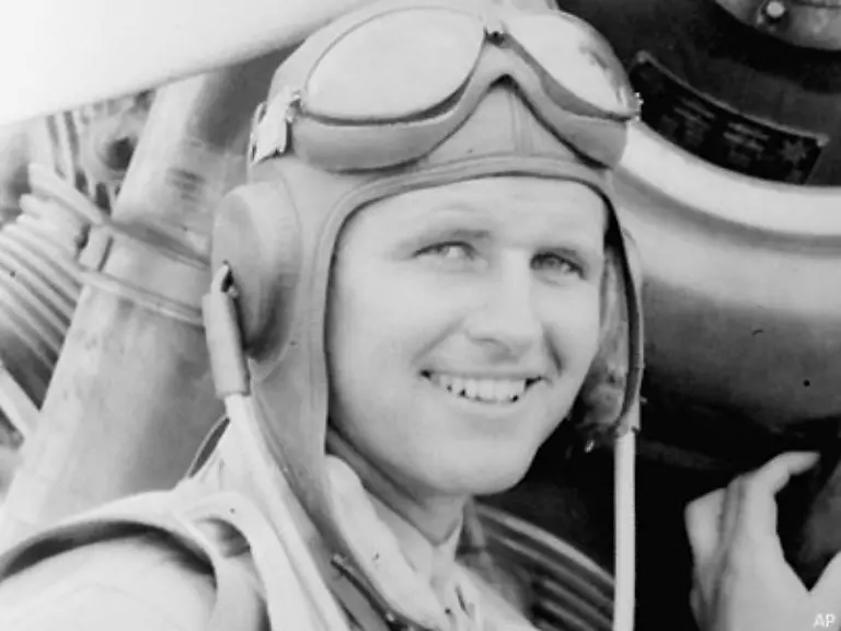 1944-trifft-die-Familie-der-naechste-Schicksalsschlag-Der-aelteste-Sohn-Joseph-designierter-politischer-Erbe-des-Vaters-stuerzt-im-Zweiten-Weltkrieg-ueber-dem-Aermelkanal-ab-er-ist-erst-29