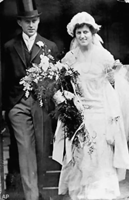 Dieser-wiederum-heiratet-Rose-die-aelteste-Tochter-des-Bostoner-Buergermeisters-John-Francis-Fitzgerald