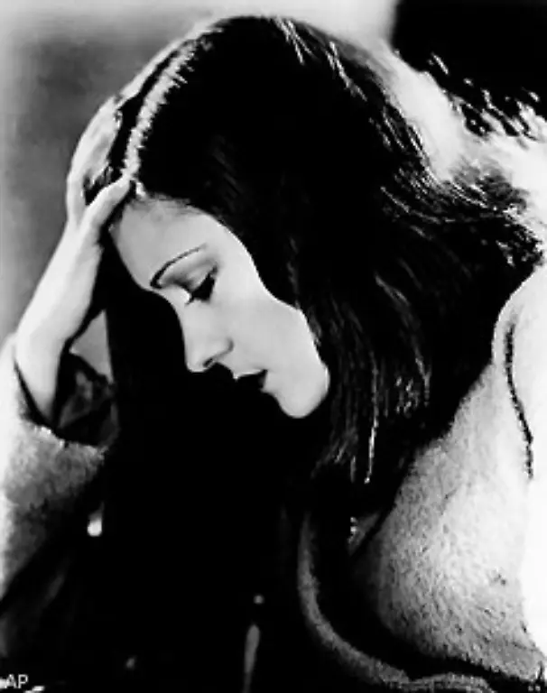 Ganz-offen-unterhaelt-der-fromme-Katholik-aussereheliche-Beziehungen-unter-anderem-mit-der-Schauspielerin-Gloria-Swanson