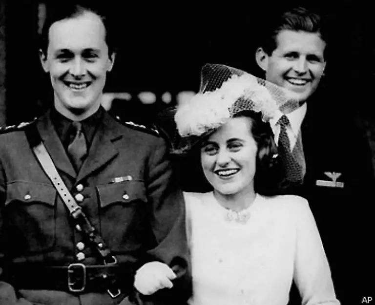 Zuvor-hatte-sie-beinahe-Schande-ueber-die-Familie-gebracht-Zunaechst-heiratet-sie-den-protestantischen-Marquess-William-Cavendish-of-Hartington-und-plant-nach-dessen-Tod-die-Ehe-mit-einem-geschiedenen-Mann