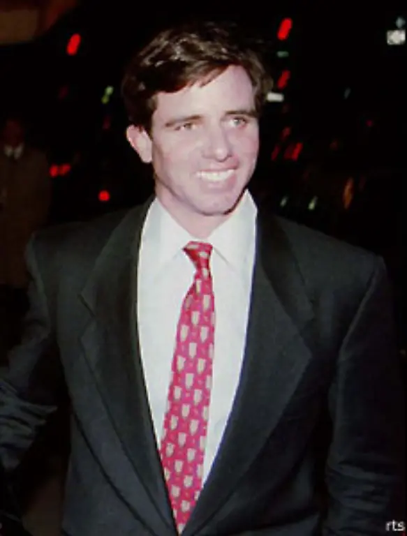 Roberts-bislang-unauffaelliger-Sohn-Michael-geraet-1996-in-die-Schlagzeilen-weil-er-eine-Affaere-mit-einer-14-Jaehrigen-hat-die-auf-seine-Kinder-aufpasst