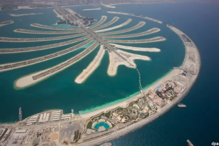 wird-jetzt-Realitaet-The-Palm-Jumeirah-die-erste-von-fuenf-geplanten-Inseln-vor-der-Kueste-Dubais-wurde-eroeffnet