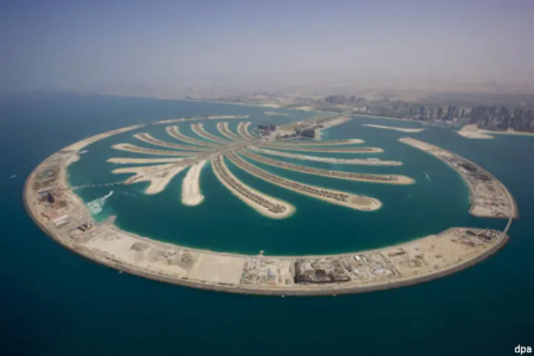 Das-neue-Eiland-verlaengert-die-Kuestenlinie-des-Golfstaates-um-knapp-100-Kilometer-Angeblich-soll-es-sogar-vom-Mond-aus-sichtbar-sein