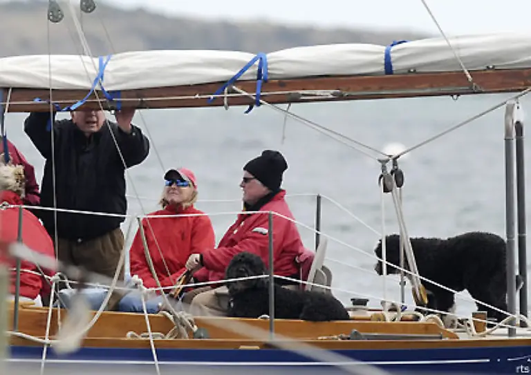 Unzaehlige-E-Mails-mit-Genesungswuenschen-kommen-innerhalb-weniger-Stunden-im-Buero-des-Senators-an-Das-politische-Washington-wuerdigt-ueber-alle-Parteigrenzen-hinweg-Kennedys-Verdienste