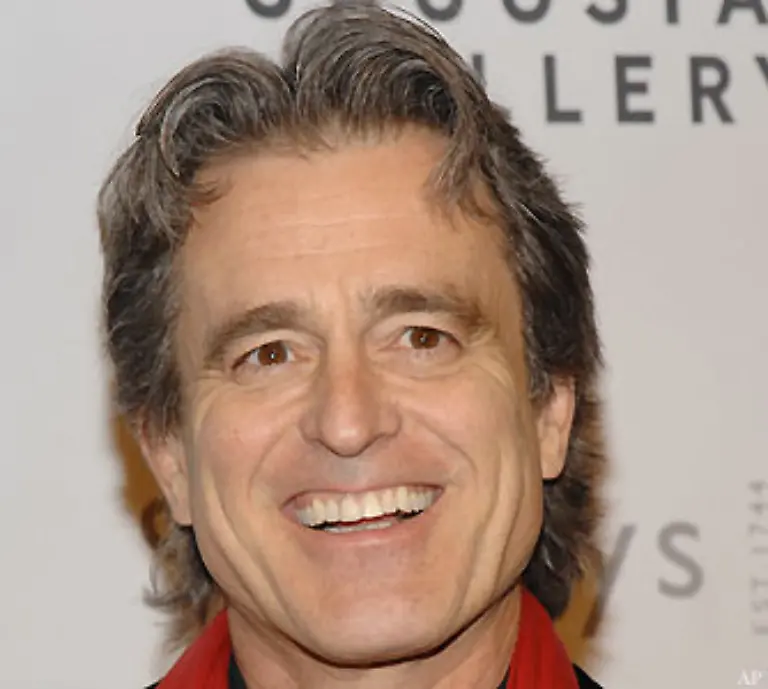 Bobby-Shriver-der-aelteste-Sohn-von-Eunice-Kennedy-Shriver-hat-nicht-nur-seine-eigenen-Millionen-verdient-Er-betreibt-gemeinsam-mit-Bono-ein-Projekt-zur-Afrika-Hilfe-bei-dem-Unternehmen-Produkte-entwickeln-deren-Erloese-zum-Teil-in-humanitaere-Projekte-fliessen