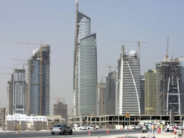 Im-Jahr-2006-berichtete-die-Zeitung-Gulf-News-das-bis-zu-25-Prozent-aller-Turmkraene-der-Welt-in-Dubai-stehen-wuerden