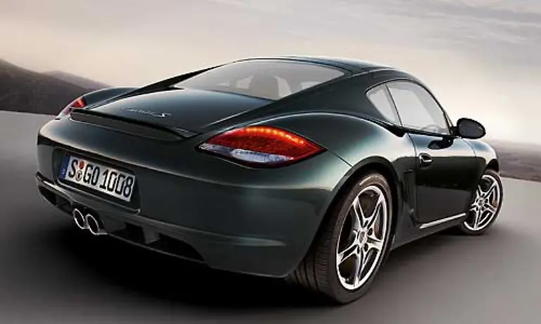 Doch-auch-Porsche-selbst-hat-was-Neues-in-Petto-Den-Porsche-Cayman-gibt-es-als-Facelift-zu-sehen-Optisch-hat-sich-einiges-getan-Die-Scheinwerfer-mit-integrierten-Blinkern-und-Rueckleuchten-aus-LEDs-fallen-am-deutlichsten-auf